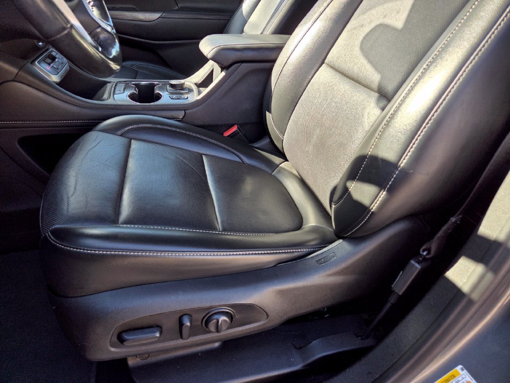 Used 2021 GMC Acadia SLT w/ Elevation Edition FWD image 9