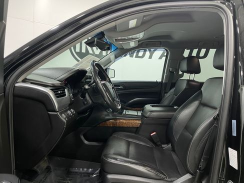 Used 2018 Chevrolet Suburban Premier image 11