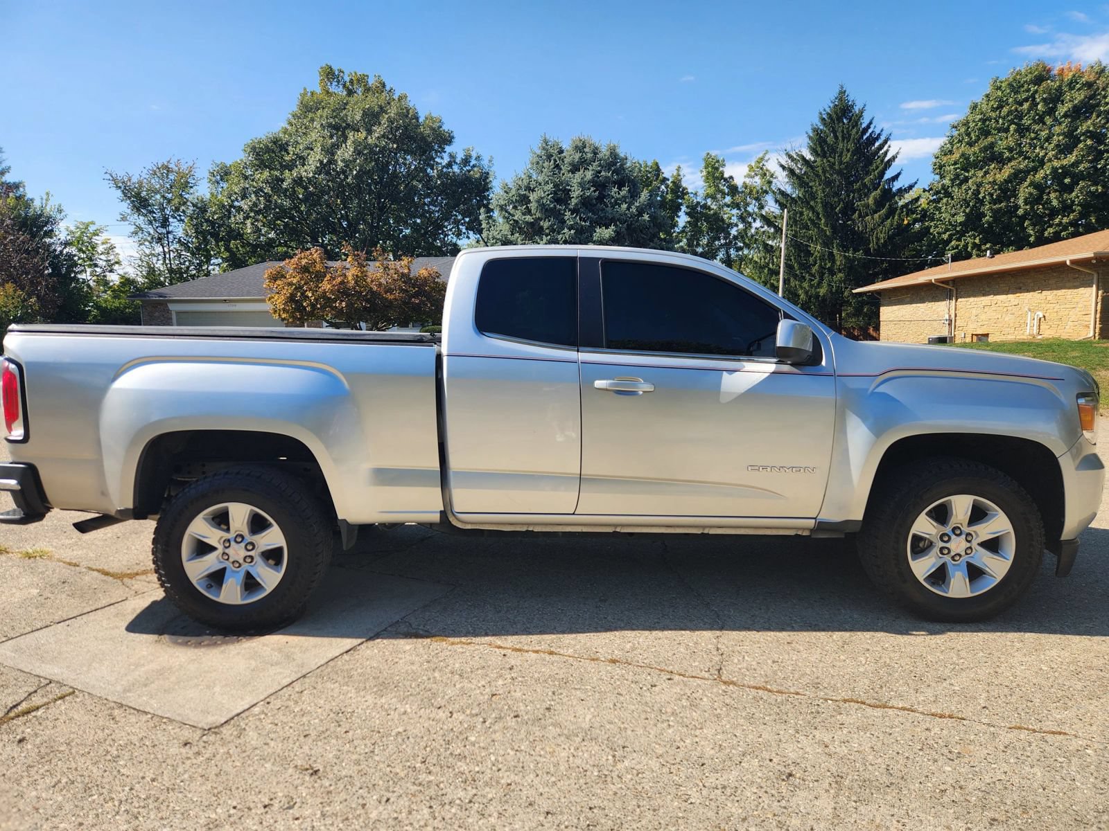 Used 2016 GMC Canyon SLE RWD image 6