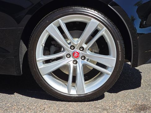 Used 2016 Jaguar F-TYPE Coupe image 33