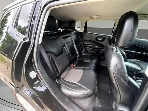 Used 2018 Jeep Compass Latitude w/ Popular Equipment Group AWD/4WD image 29
