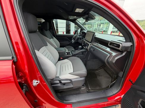 Used 2025 Toyota Tacoma TRD Off-Road image 35