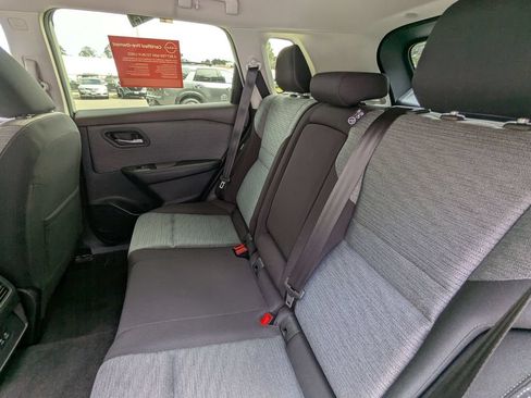 Used 2023 Nissan Rogue SV FWD image 24