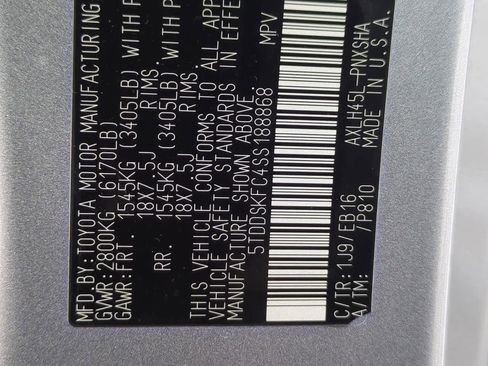 Used 2025 Toyota Sienna XSE image 38