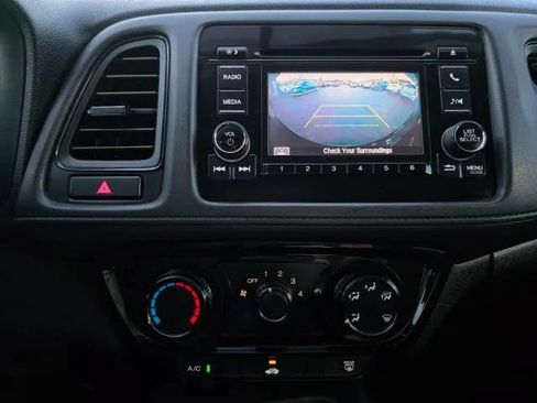 Used 2019 Honda HR-V LX image 4