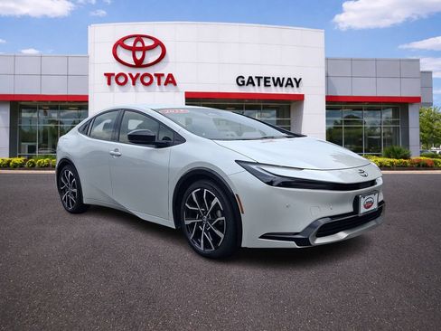 Used 2023 Toyota Prius Prime FWD image 3