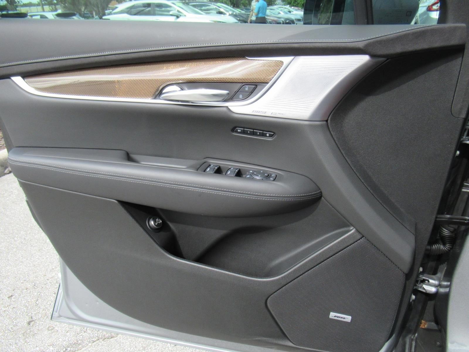 Certified 2025 Cadillac XT6 Sport w/ Platinum Package AWD/4WD image 22