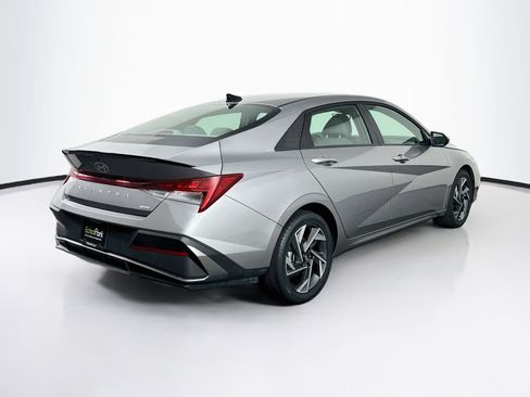 Used 2025 Hyundai Elantra SEL FWD image 9