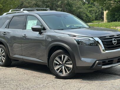 New 2025 Nissan Pathfinder SL w/ Cargo Package