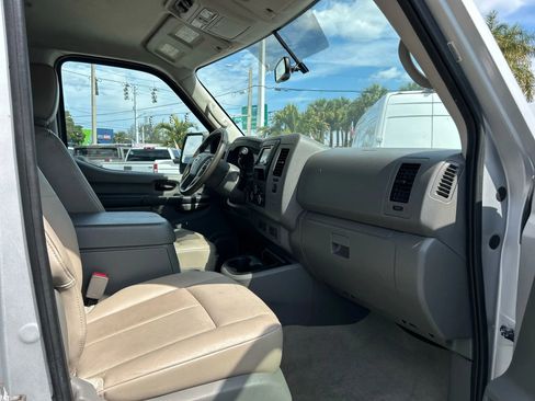 Used 2017 Nissan NV 3500 SL image 18