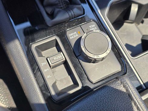 Used 2024 Toyota Tundra Limited AWD/4WD image 31
