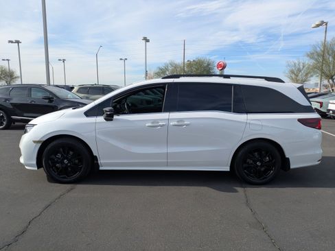 Used 2024 Honda Odyssey Sport image 2