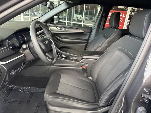 Used 2024 Jeep Grand Cherokee Laredo X RWD image 15
