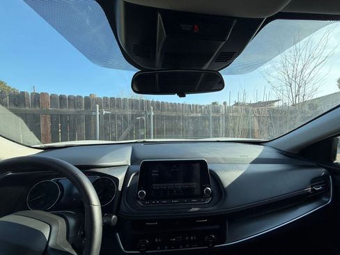 Used 2025 Nissan Rogue SV image 35