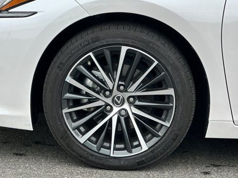 Used 2024 Lexus ES 300h w/ Premium Package FWD image 14