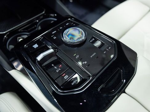 Certified 2025 BMW 530i xDrive w/ Premium Package image 18