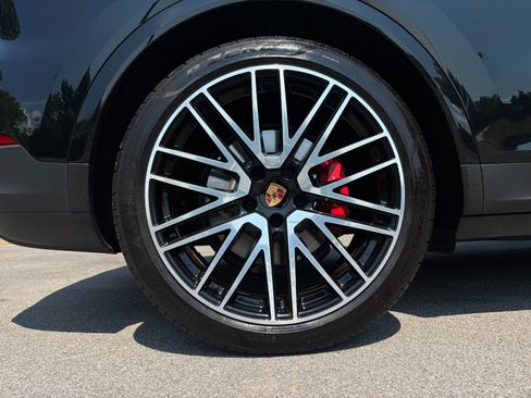 Used 2025 Porsche Cayenne S AWD/4WD image 69