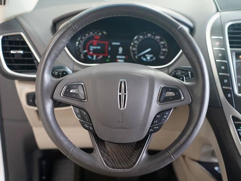 Used 2017 Lincoln MKX Reserve w/ Driver Assistance Package AWD/4WD image 12