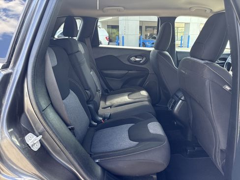 Used 2014 Jeep Cherokee Latitude w/ Comfort/Convenience Group AWD/4WD image 7
