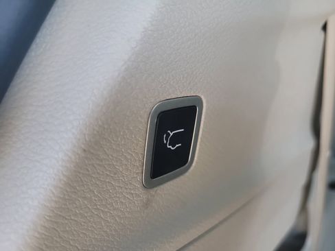 Used 2023 Chrysler Pacifica Limited image 9