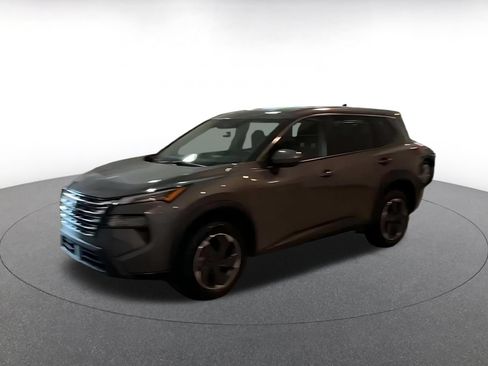 Used 2025 Nissan Rogue SV AWD/4WD image 4