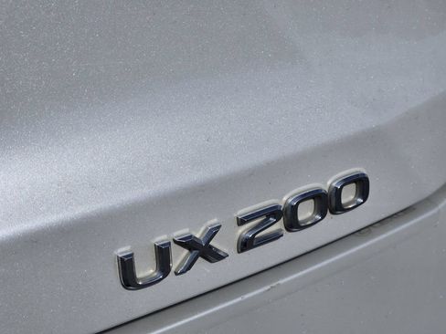 Used 2019 Lexus UX 200 w/ Premium Package FWD image 13