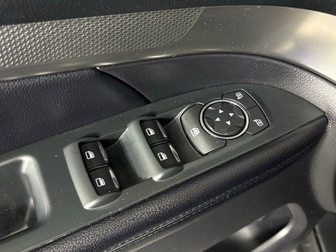 Used 2018 Ford Explorer XLT w/ Equipment Group 201A AWD/4WD image 14