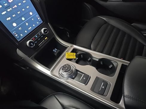Certified 2024 Ford Edge SEL w/ Convenience Package AWD/4WD image 30