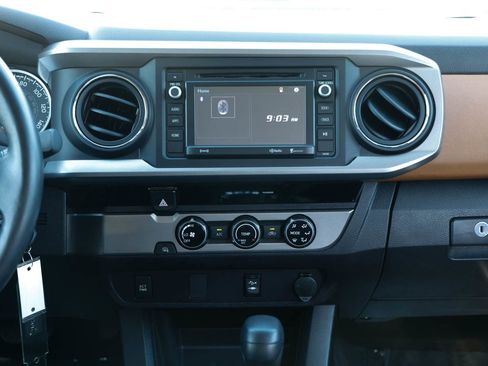 Used 2017 Toyota Tacoma SR5 w/ Tow Package RWD image 11