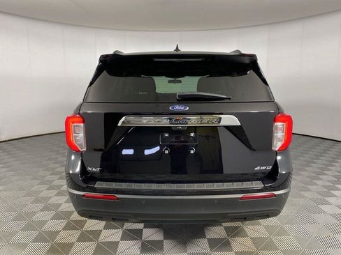 Used 2023 Ford Explorer XLT AWD/4WD image 11