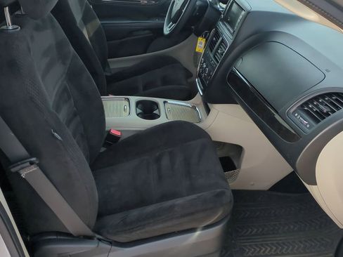 Used 2014 Dodge Grand Caravan SXT image 24