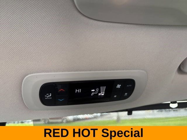Used 2023 Chrysler Pacifica Touring-L FWD image 30
