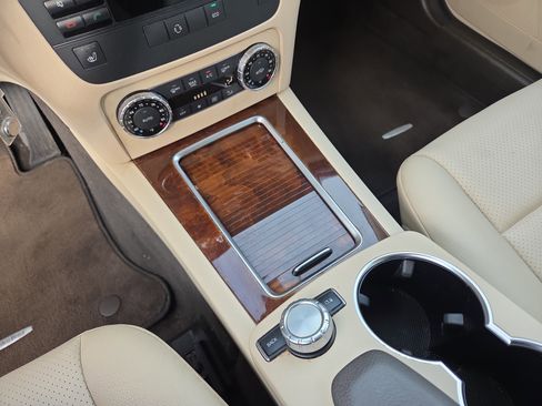 Used 2015 Mercedes-Benz GLK 350 4MATIC image 23