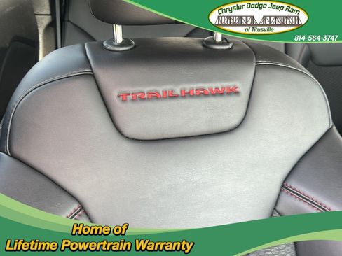 Used 2022 Jeep Cherokee Trailhawk AWD/4WD image 39