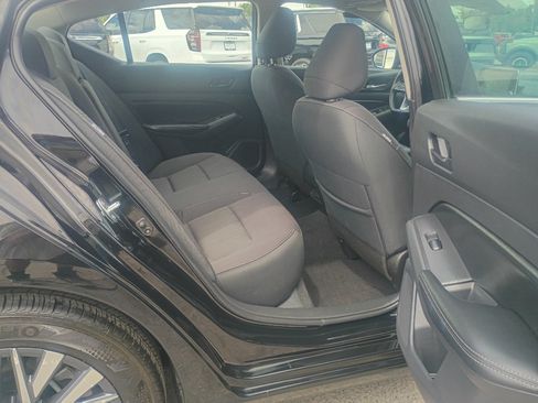 Used 2025 Nissan Altima 2.5 SV FWD image 14