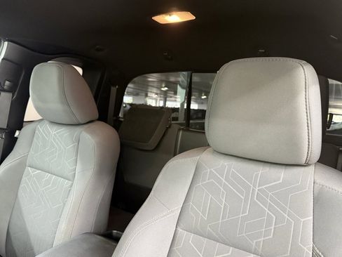 Used 2017 Toyota Tacoma TRD Sport image 17