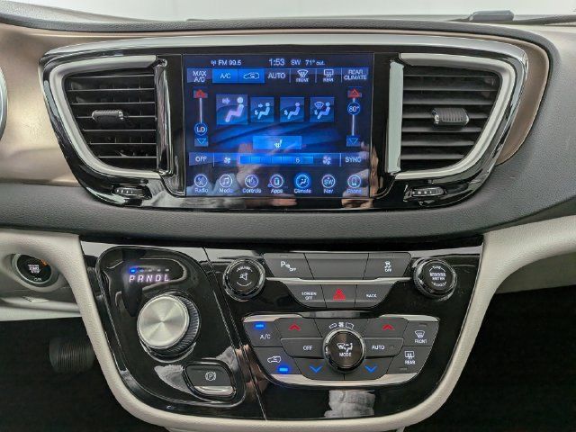 Used 2017 Chrysler Pacifica Touring-L FWD image 21