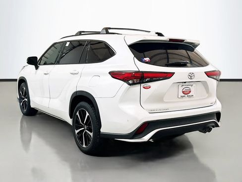 Used 2022 Toyota Highlander XSE FWD image 6