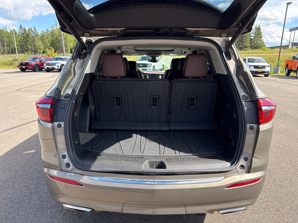 Used 2020 Buick Enclave Avenir w/ Avenir Technology Package AWD/4WD image 3