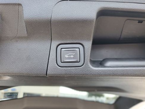 Used 2023 GMC Acadia Denali image 8