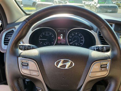 Used 2017 Hyundai Santa Fe Limited FWD image 11