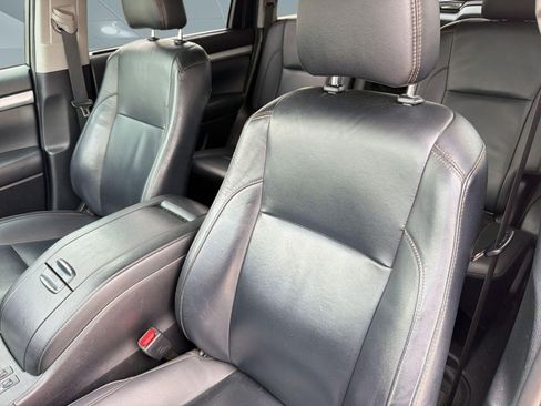 Used 2019 Toyota Highlander XLE image 21