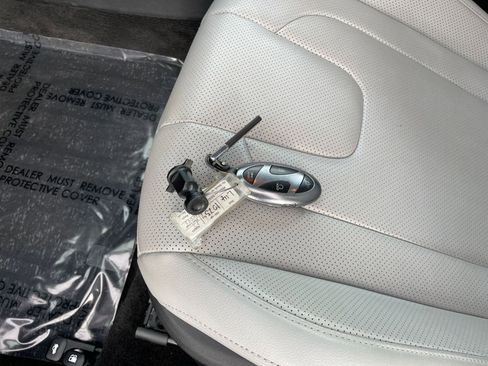 Used 2025 Hyundai Elantra Limited image 22