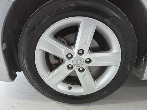 Used 2014 Toyota Camry SE image 12