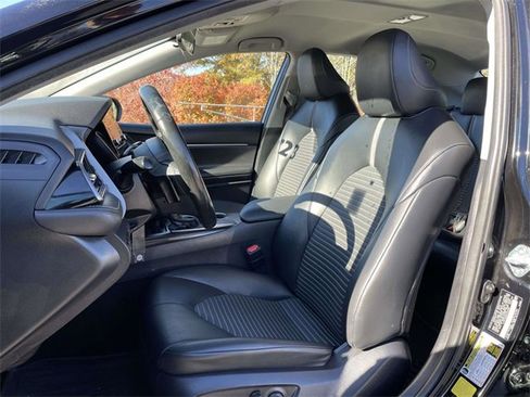 Used 2023 Toyota Camry SE image 19