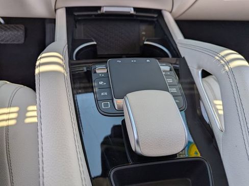 Used 2025 Mercedes-Benz GLE 450e 4MATIC image 26