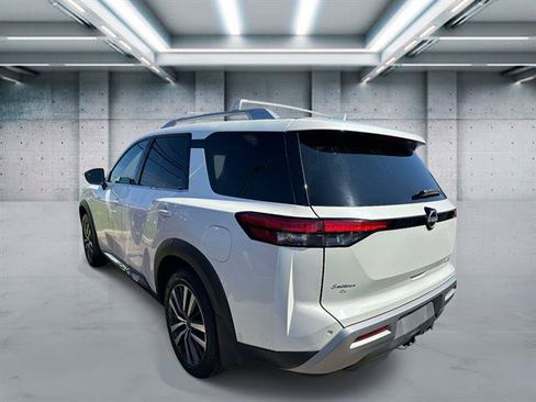 Used 2022 Nissan Pathfinder Platinum AWD/4WD image 3