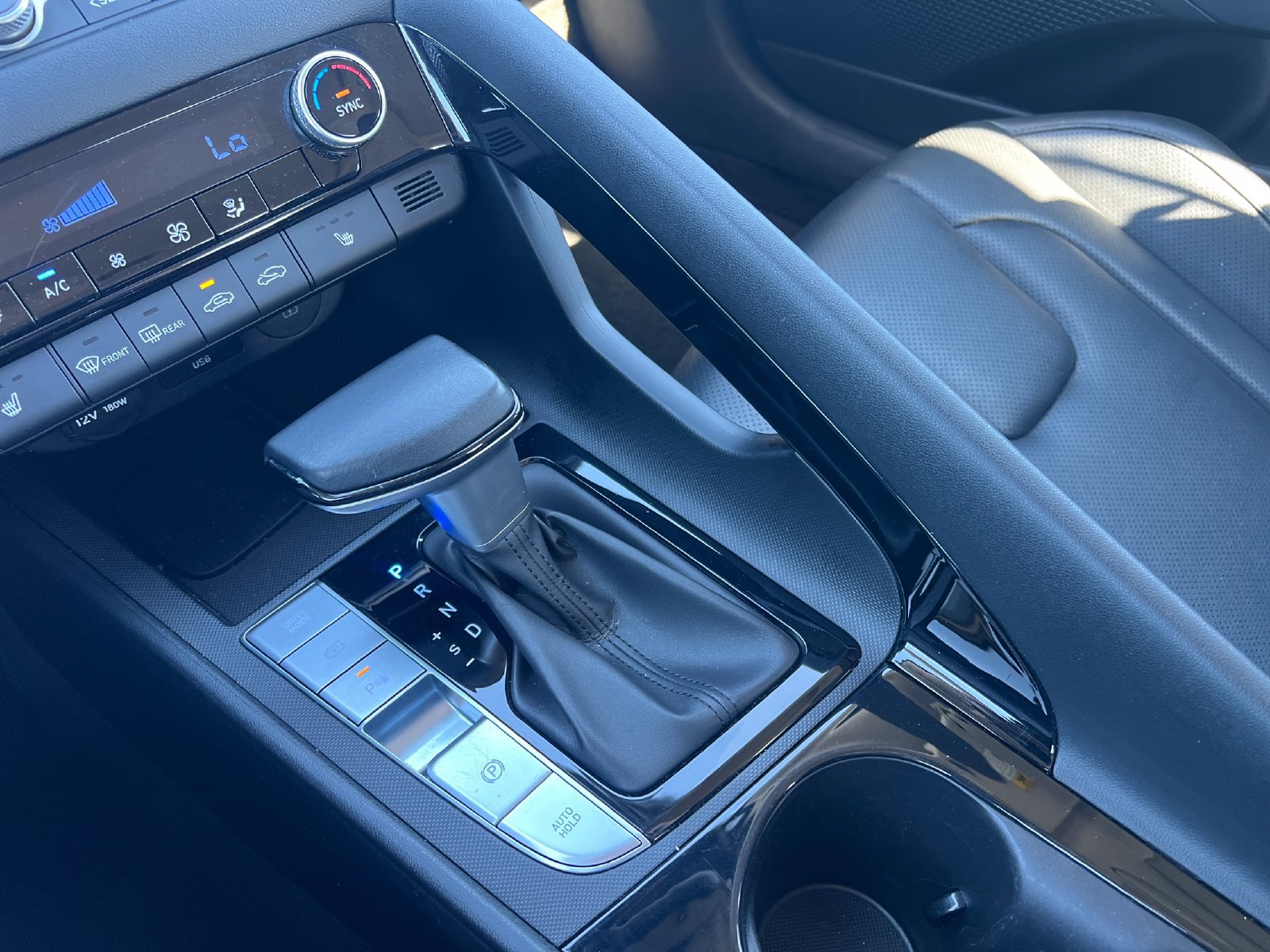 Certified 2024 Hyundai Elantra Limited FWD image 18