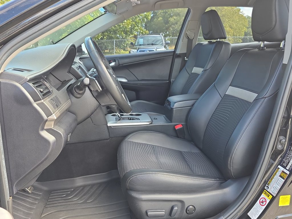 Used 2012 Toyota Camry SE FWD image 17