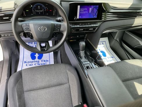 Used 2025 Toyota Camry LE FWD image 10